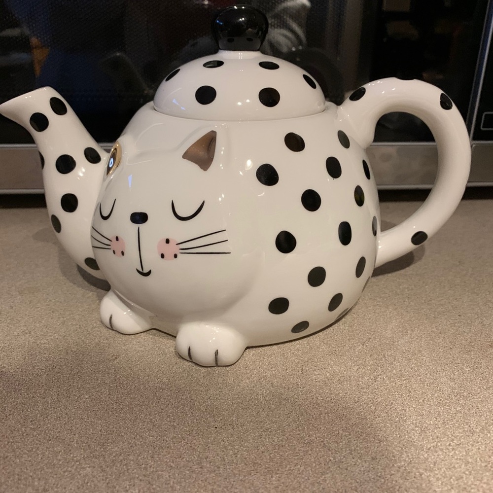 Cat tea pot